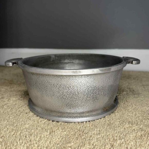 Vintage Guardian Service Hammered Cast Aluminum Round Casserole 7" without Lid - Picture 1 of 8